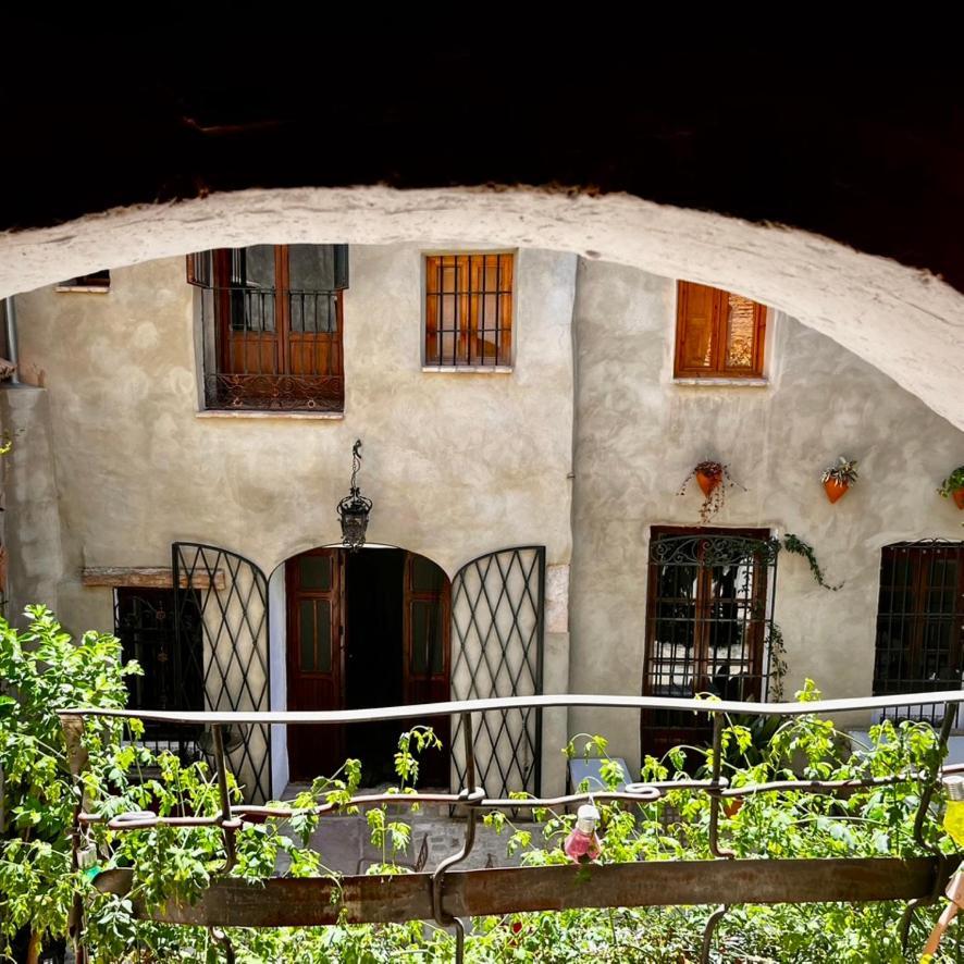 Oliva Courtyard Guesthouse المظهر الخارجي الصورة