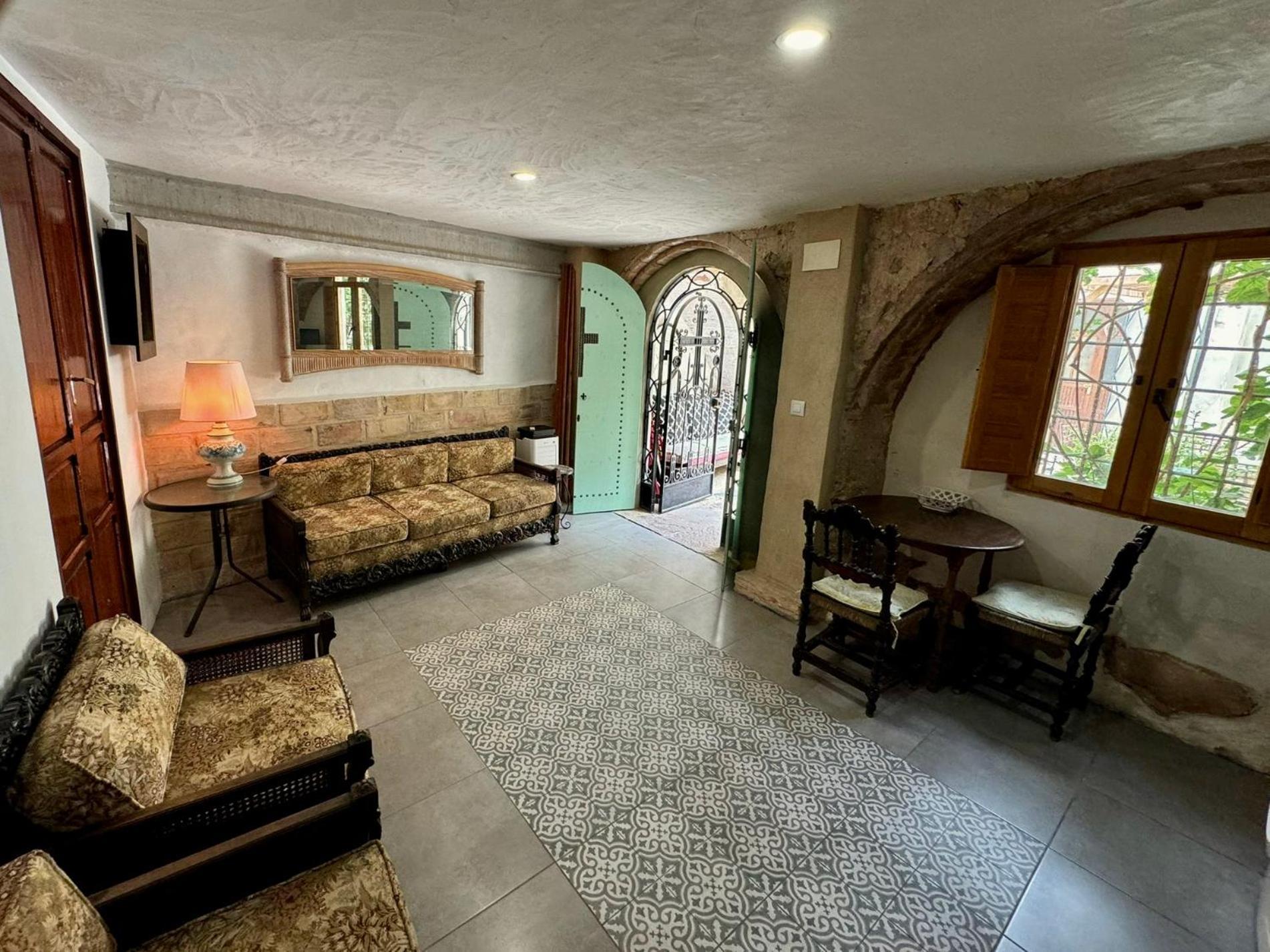 Oliva Courtyard Guesthouse المظهر الخارجي الصورة